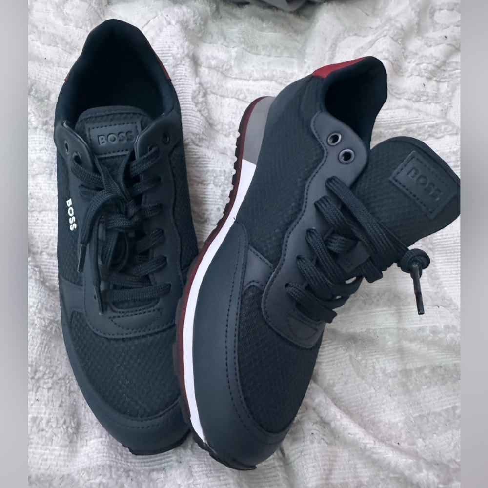 Hugo boss sneakers size 10.5 men. Brand new!